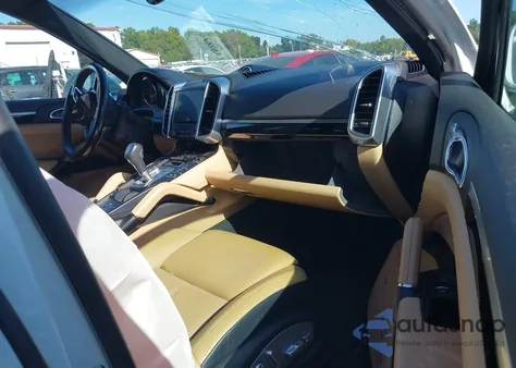 2017 Porsche Cayenne Platinum Edition z USA, uszkodzony, nr VIN WP1AA2A2XHKA91581